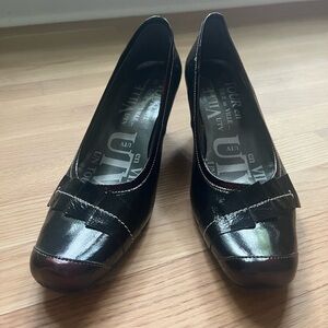 Elegant Un Tour en Ville Patent Leather Wedge Heels EU 40